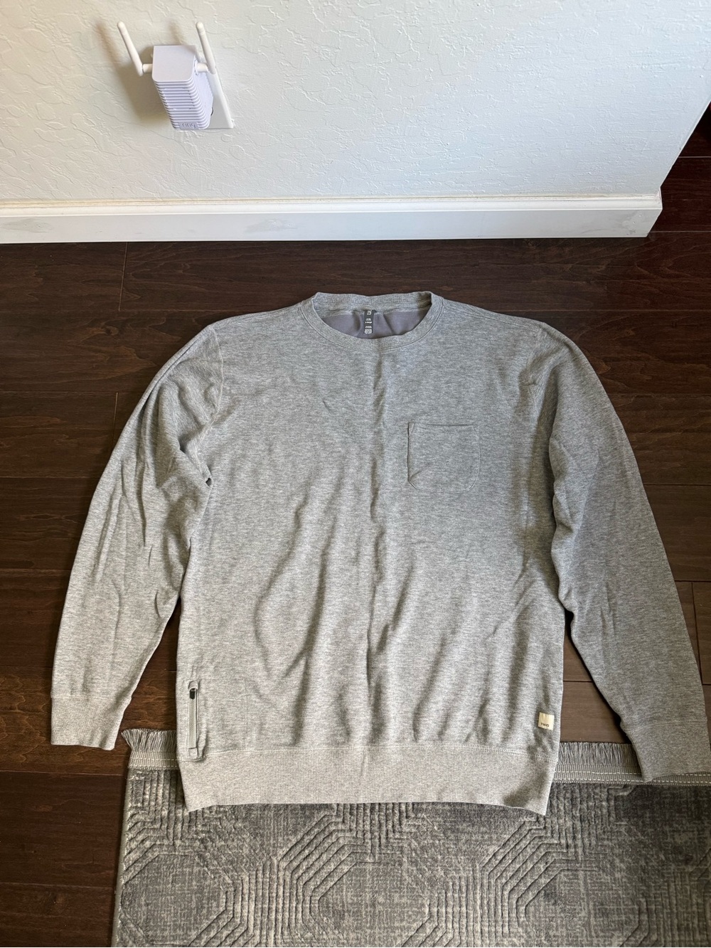 Vuori Jeffrey Men's Crewneck Sweater in Heather Gray sz XL fits slim EUC